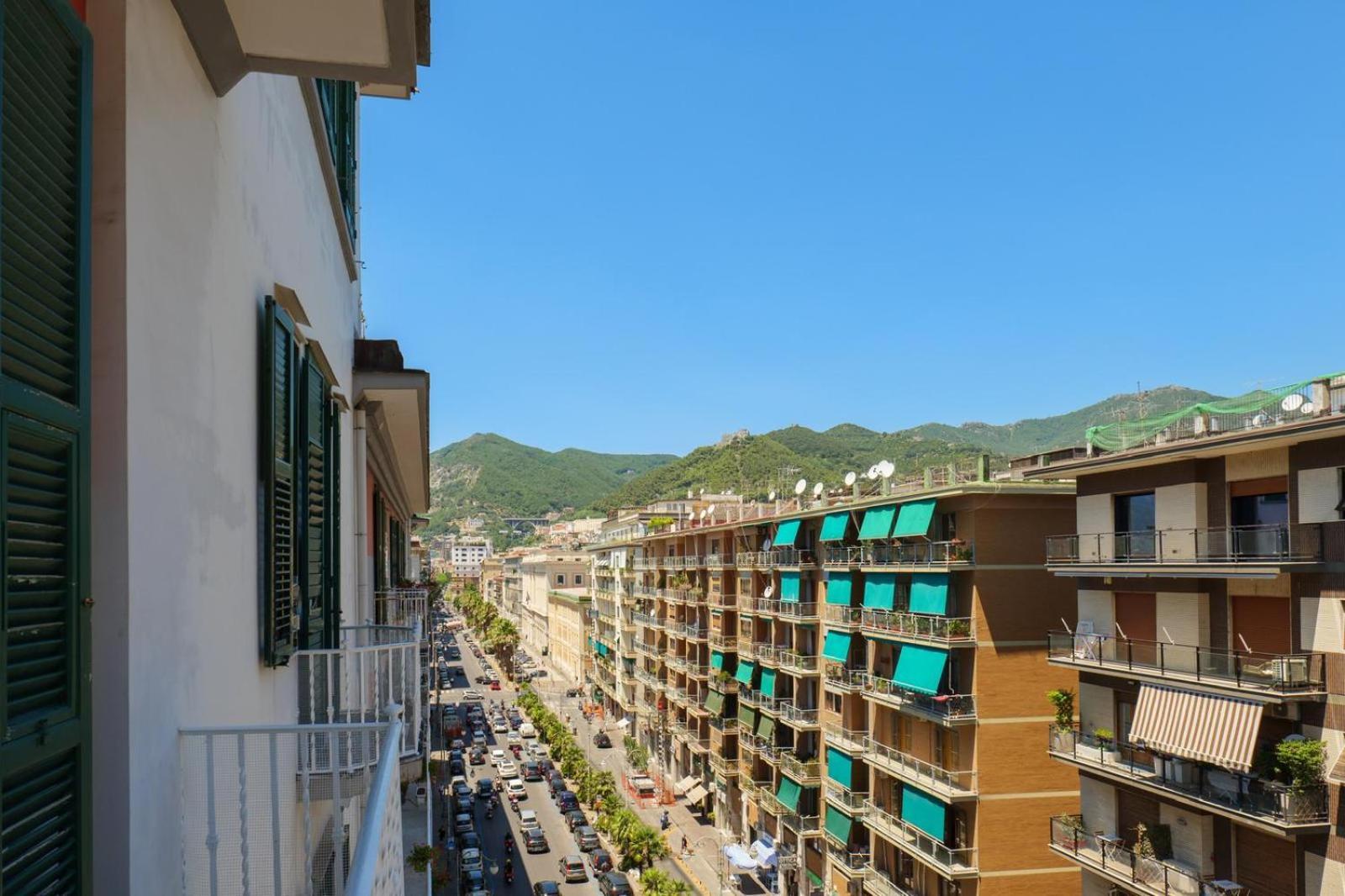 Palazzo Galeoni Luxury Suites 萨莱诺 外观 照片